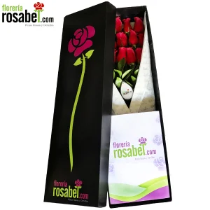 caja negra con 12 rosas rojas