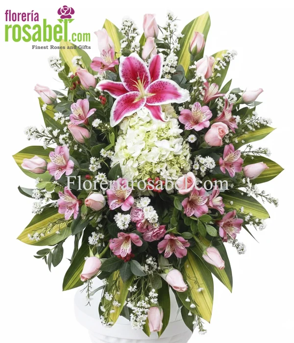 Arreglo fúnebre tipo lágrima de piso con rosas rosadas, lirio central y astromelias sin trípode
