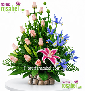 Arreglo floral con lirios y rosas frescas en elegante diseño para regalar en Lima.