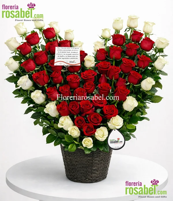 Arreglo corazón con 50 rosas rojas y blancas frescas en base canasta decorativa