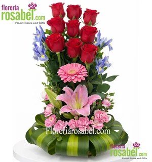 Arreglo floral para cumpleaños con rosas rojas y lirios en Lima