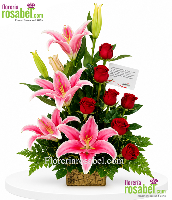 Arreglo floral con lirios rosados y rosas rojas frescas con delivery en Lima.