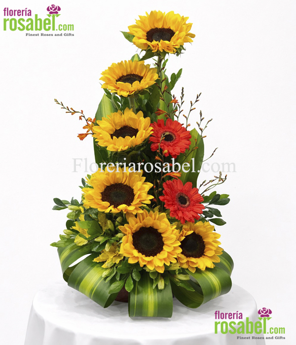 Arreglo media luna con girasoles y gerberas flores frescas en Lima
