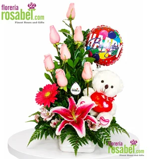 Arreglo de rosas para cumpleaños con peluche y globo en Lima