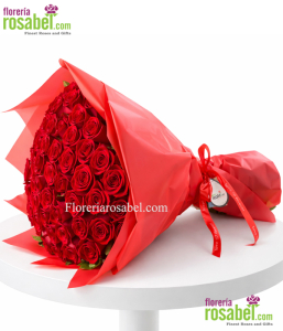 Ramo de 100 rosas rojas premium de tallo largo envoltura de lujo y delivery