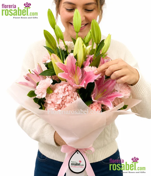 Ramo de lirios, hortensias y claveles rosados