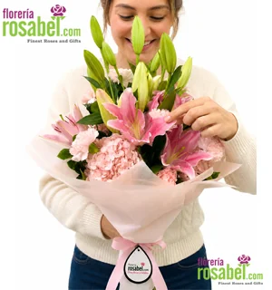 Ramo de lirios, hortensias y claveles rosados